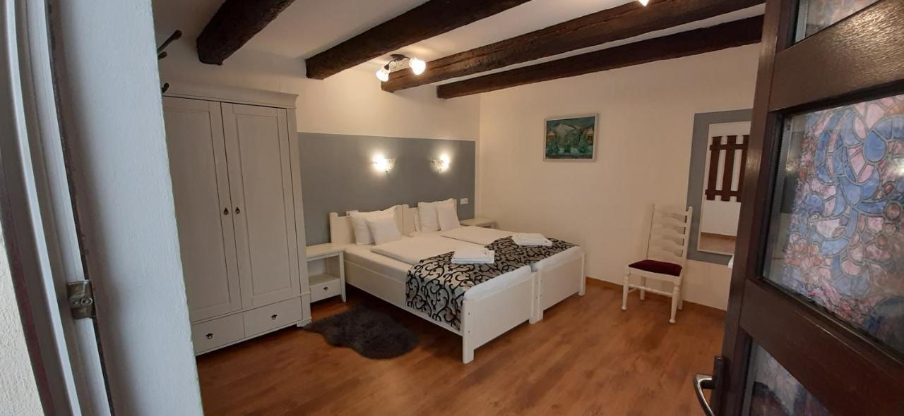 Gasthof Clara Sibiu Quarto foto
